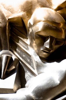 Rockefeller Center 'ın girişinin üstündeki heykeller New York, ABD' de imparatorluk tarzında yapıldı.