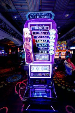 LAS VEGAS, ABD - SEPTEMBER, 2019: Bir kumarhanenin içi, kumar makinesi