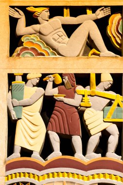 NEW YORK, ABD - SEPTEMBER, 2019: Rockefeller Center 'ın girişinin üzerindeki freskler ve heykeller