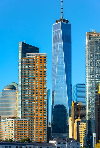 フェリーボート 米国からニューヨークの街の風景 マンハッタン複数の高層ビル — ストック写真