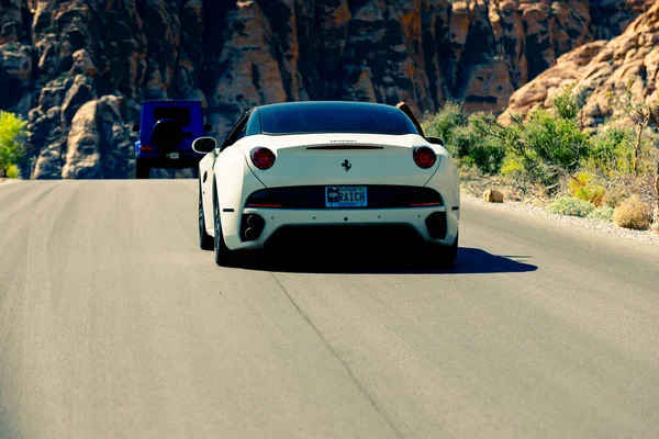 Nevada Usa September 2019 Stěhování Ferrari Silnici Red Rock Canyon — Stock fotografie