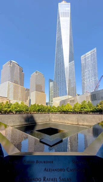 New York Usa 2019年9月 国立9月11日記念美術館の眺め 高層ビルや緑や人 — ストック写真