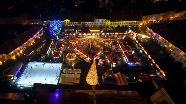 Εναέρια Drone Ευρεία Άποψη Της Μεγάλης Πλατείας Στο Sibiu Νύχτα — Φωτογραφία Αρχείου