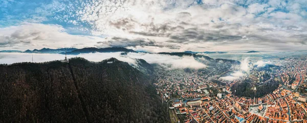 Romanya Nın Kışın Brasov Kentinde Geniş Bir Hava Aracı Görülüyor — Stok fotoğraf