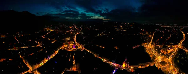 Drohnen Weitblick Über Brasov Bei Nacht Rumänien Altstadt Nachtlichter Gebäude — Stockfoto