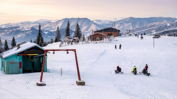 Blick Auf Ein Skigebiet Den Karpaten Winter Rumänien Nadelwald Ringsum — Stockfoto