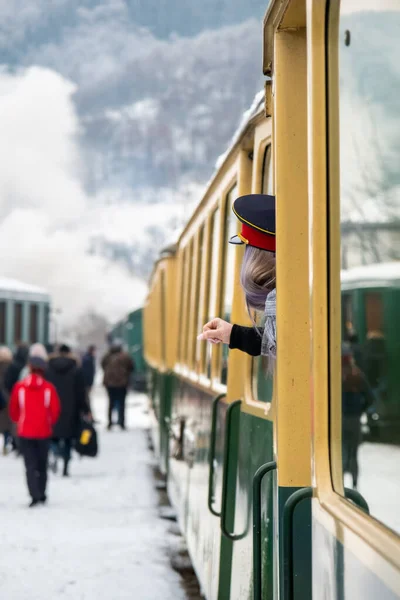 Vista Trem Vapor Movimento Mocanita Dentro Dele Estação Inverno Neve — Fotografia de Stock
