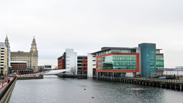 Wasserkanäle Liverpool Großbritannien Moderne Gebäude Royal Lever Building Bewölktes Wetter — Stockfoto