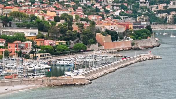 Widok Wybrzeże Morza Śródziemnego Nicei Zieleń Budynki Mieszkalne Jachty Francja — Wideo stockowe