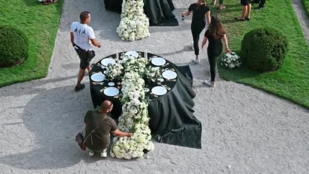 2021年9月10日 法国尼斯 人们预先准备庆祝的花园景观 Villa Ephrussi Rothschild — 图库视频影像