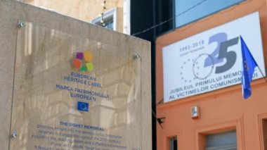 VISEU DE SUS, ROMANIA - HAZİRAN 2022: Romanya 'nın Sighetu Marmatiei kentindeki komünizm ve direniş mağdurlarının anısına giriş
