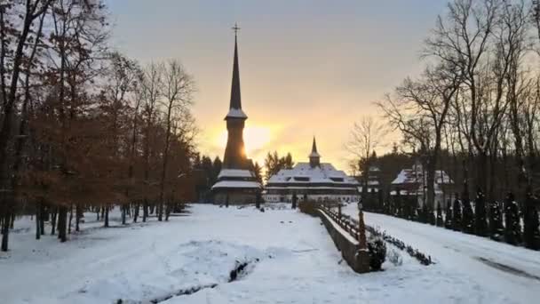 Letecký Pohled Klášter Peri Sapanta Zimě Rumunsku Hlavní Kostel Budova — Stock video