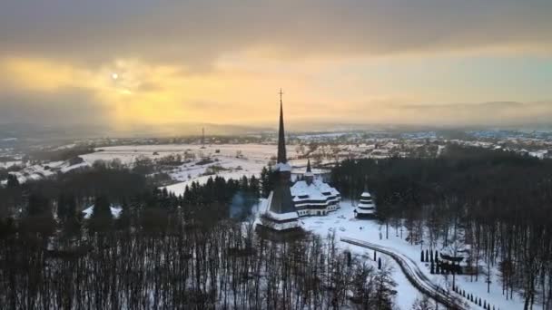 Letecký Pohled Klášter Peri Sapanta Zimě Rumunsku Hlavní Kostel Budova — Stock video