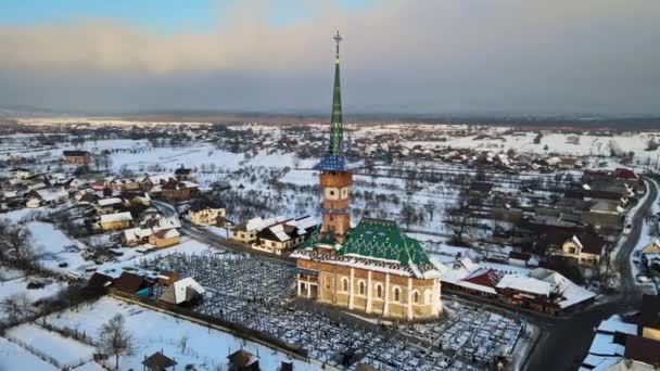 Vista Aérea Cemitério Merry Sapanta Inverno Romênia Várias Lápides Igreja — Vídeo de Stock