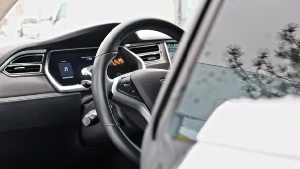 Chisinau Moldova Enero 2022 Tesla Model P90 Interior Volante Pantallas — Vídeo de stock