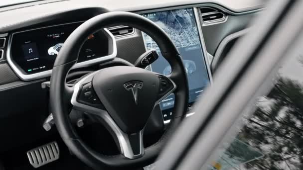 Chisinau Moldova Styczeń 2022 Tesla Model P90 Wnętrze Kierownica Wyświetlacze — Wideo stockowe