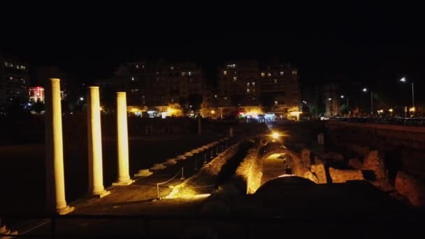 Oude Griekse Opgravingen Nachts Saloniki Met Nachtlampjes Woongebouwen Griekenland — Stockvideo