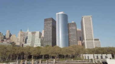 Arka planda Manhattan Skyline olan Empire Binaları Gölü.