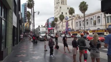 LOS ANGELES, ABD - Eylül 2019: Hollywood Şöhret Yolu sokak sahnesi. Tarihi dönüm noktası.