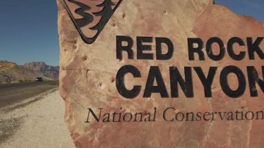 NEVADA, ABD - Eylül 2019: Bakır kırmızı taş ve kırmızı renkli kanyon