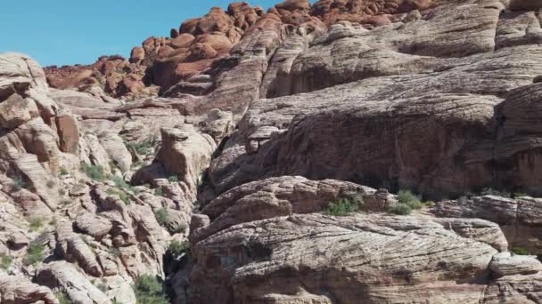 铜红的石头和红色的峡谷在充分的阳光下 美国内华达州 — 图库视频影像