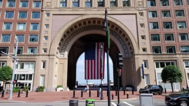 Boston Usa September 2019 Große Amerikanische Flagge Hafen Von Boston — Stockvideo