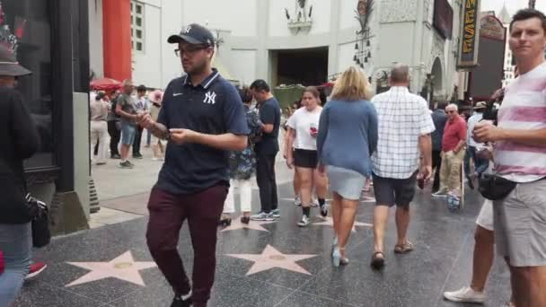 Лос Анджелес Сша Сентябрь 2019 Уличная Сцена Людей Идущих Голливудской — стоковое видео