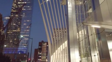 NEW YORK CITY, ABD - SEPTEMBER, 2019: Westfield Dünya Ticaret Merkezi Oculus Dünyanın en pahalı tren istasyonu. Yatay yumuşak atış