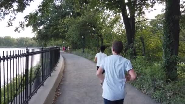 Nueva York City Estados Unidos Agosto 2019 Hombre Corriendo Parque — Vídeos de Stock