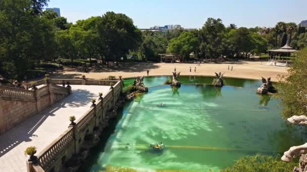 Barcelona Spain June 2021 Pond Fountain Parc Ciutadella Walking People — 图库视频影像