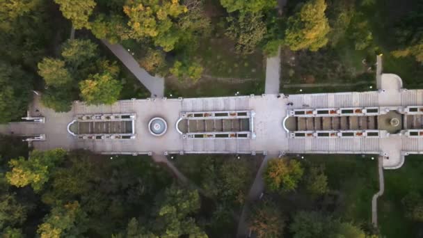 Flygdrönare Syn Kaskadtrappan Chisinau Moldavien Parkera Med Vandrande Människor Och — Stockvideo