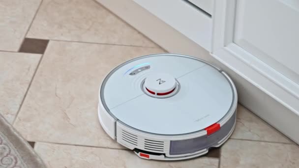 Chisinau Moldova February 2022 Working Roborock Robotic Vacuum Cleaner Home — 图库视频影像