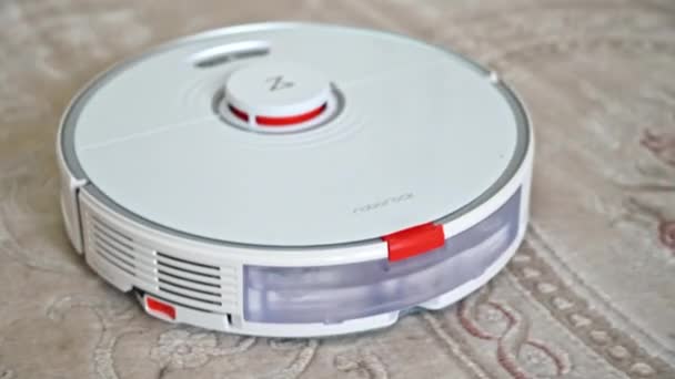 Chisinau Moldova February 2022 Working Roborock Robotic Vacuum Cleaner Home — 图库视频影像