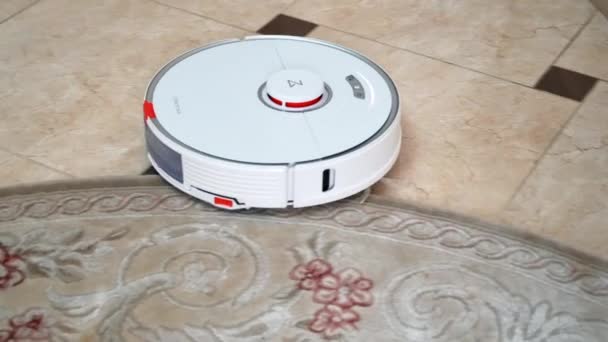 Chisinau Moldova February 2022 Working Roborock Robotic Vacuum Cleaner Home — 图库视频影像