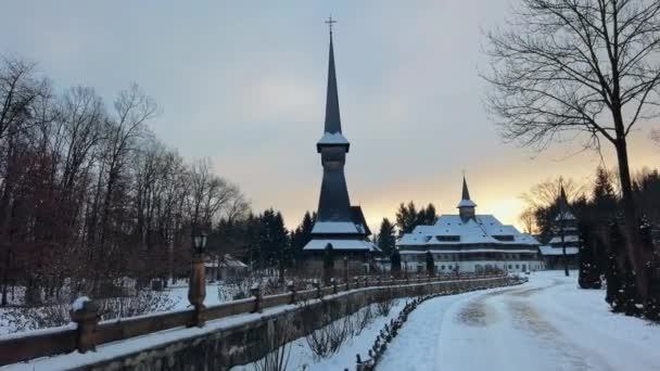 Вид Монастырь Пери Сапанта Зимой Румыния Главная Церковь Здания Голые — стоковое видео