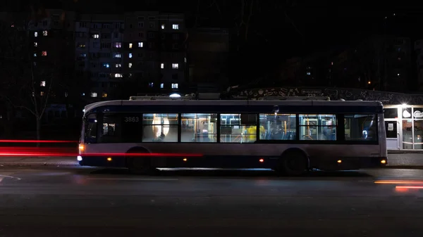 Rumänische Und Moldawische Öffentliche Verkehrsmittel Licht Der Nacht Zeitraffer Des — Stockfoto