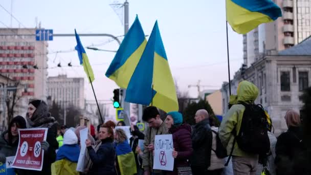 Chisinau Moldova Março 2022 Pessoas Que Protestam Frente Embaixada Rússia — Vídeo de Stock