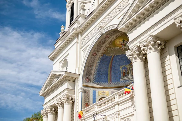 Vista Cercana Fachada Una Iglesia Con Pinturas Centro Iasi Rumania — Foto de Stock