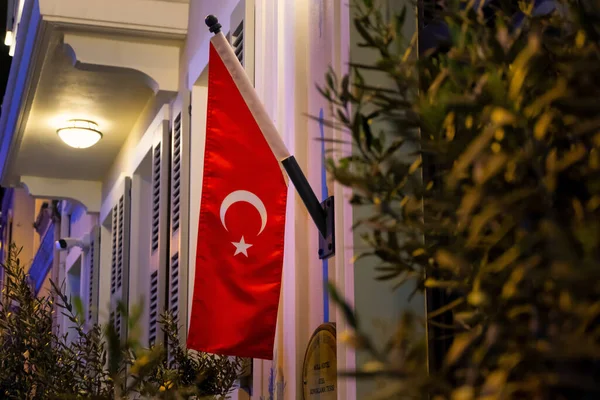 Bandeira Turquia Uma Porta Hotel Noite — Fotografia de Stock