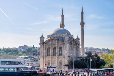Türkiye 'nin anıtsal simgesi Buyuk Mecidiye Camii' nin yan manzarası