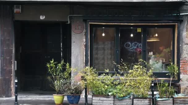 Brasov Romania April 2022 Вигляд Зовнішнього Вигляду Кафе Працюють Люди — стокове відео