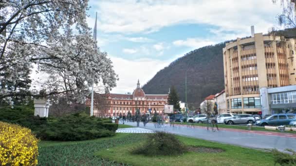 Brasov Rumänien April 2022 Zeitraffer Ansicht Des Stadtzentrums Berufungsgericht Wandelnde — Stockvideo