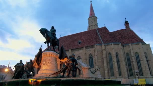 Paisagem Rua Centro Cluj Noite Romênia Praça Central Com Igreja — Vídeo de Stock
