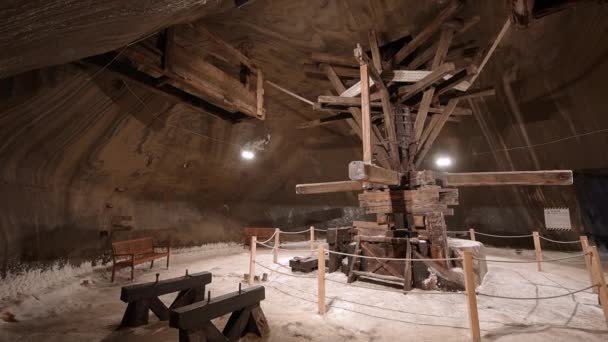 Turda Romania エイプリル 2022 Salina Turda塩鉱山 ルーマニア 古い木造機構 — ストック動画