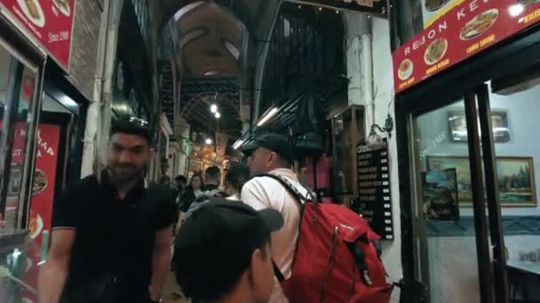 Istanbul Turquía Abril 2022 Corredor Dentro Del Bazar Con Gente — Vídeos de Stock