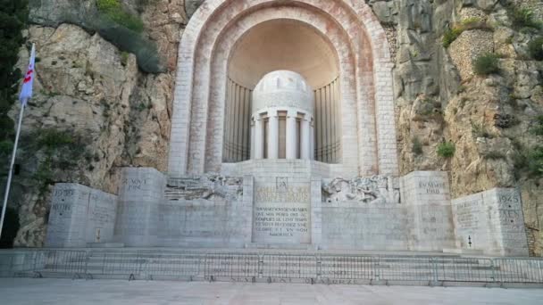 フランス ニース 2022年3月 崖の上で作られたニースの第一次世界大戦と第二次世界大戦で死者への記念碑の表示 フランス — ストック動画