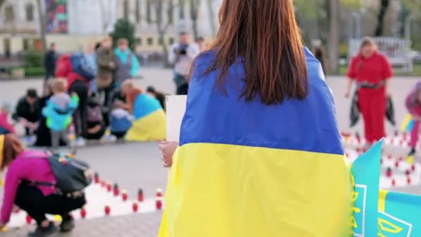Protesty Proti Ruské Invazi Ukrajinu Kišiněvě Moldavsku Spousta Lidí Ukrajinskými — Stock video