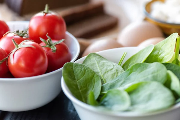 Pratos Com Tomates Vegetação Idéia Alimentar Saudável — Fotografia de Stock