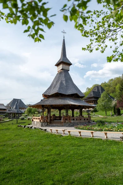 Vista Del Monasterio Barsana Rumania Patio Interior Con Gazebo Otros — Foto de Stock