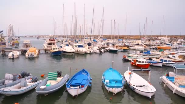 Средиземноморский Морской Порт Несколькими Пришвартованными Яхтами Лодками Сан Ремо Италия — стоковое видео